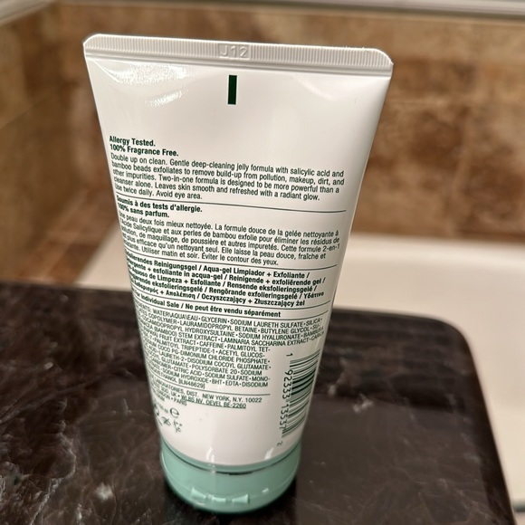 Clinique all about clean 2-in-1 cleansing + exfoliating jelly - Picture 2 of 5